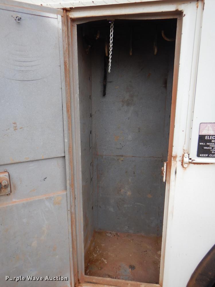 image for item FQ9645 1992 International 4700 digger derrick truck