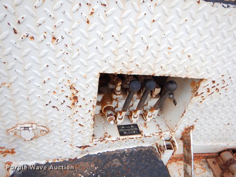 image for item FQ9645 1992 International 4700 digger derrick truck