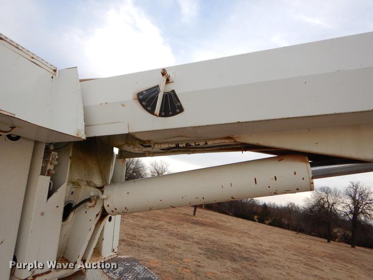 image for item FQ9645 1992 International 4700 digger derrick truck