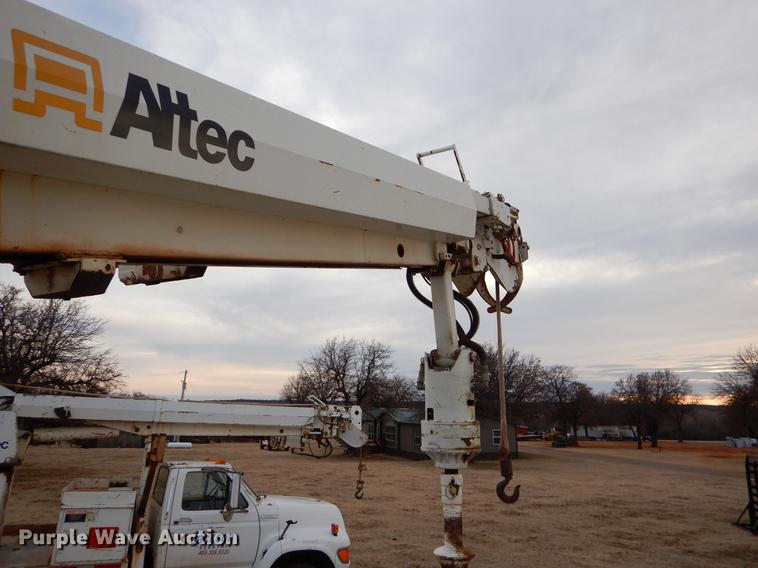 image for item FQ9645 1992 International 4700 digger derrick truck