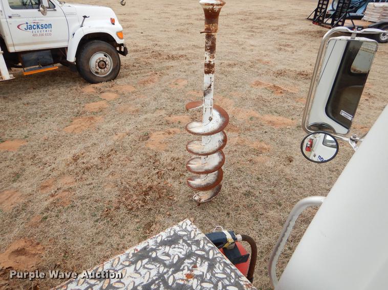 image for item FQ9645 1992 International 4700 digger derrick truck