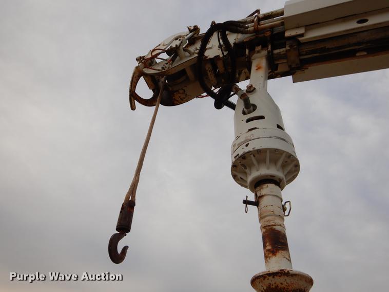 image for item FQ9645 1992 International 4700 digger derrick truck