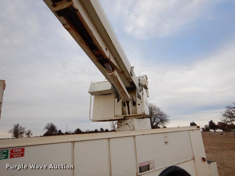 image for item FQ9645 1992 International 4700 digger derrick truck