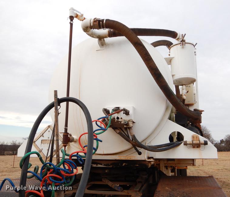 image for item FQ9647 2011 Galyean 130BB tank trailer