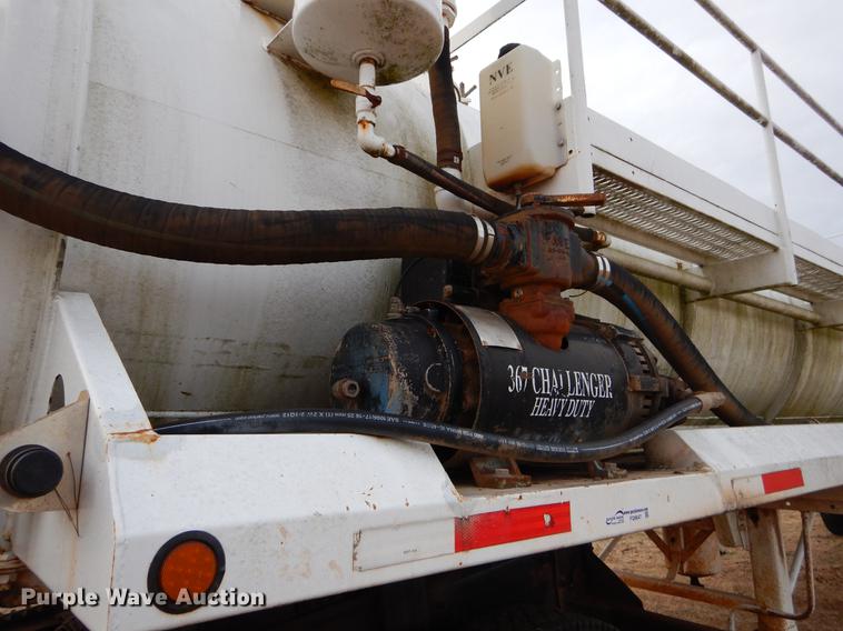 image for item FQ9647 2011 Galyean 130BB tank trailer