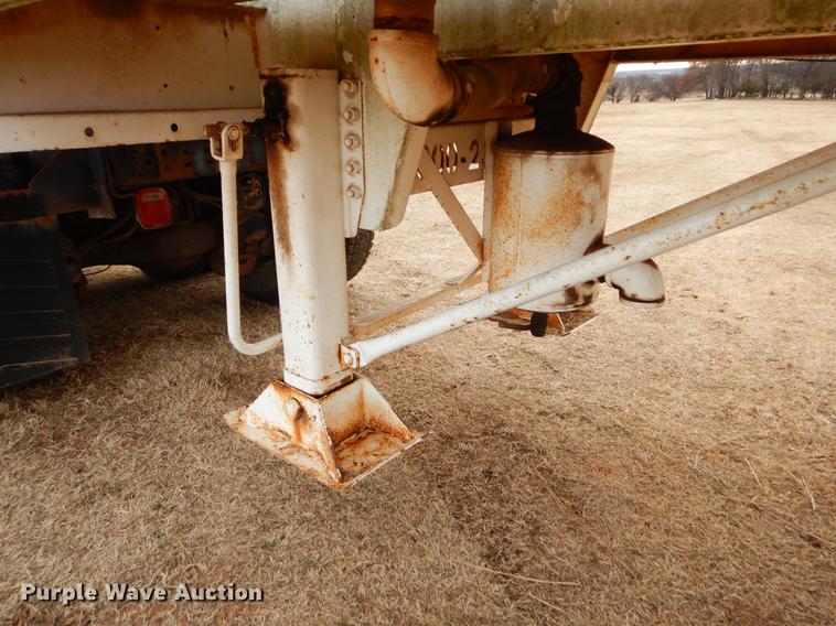 image for item FQ9647 2011 Galyean 130BB tank trailer