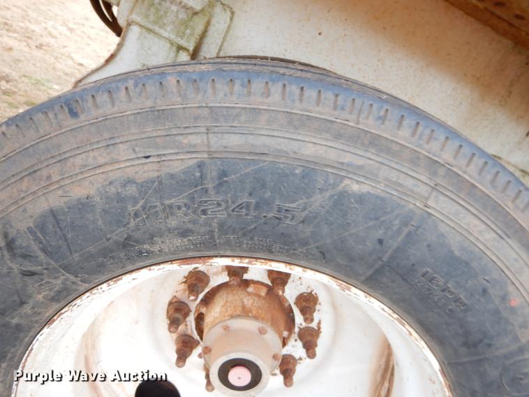 image for item FQ9647 2011 Galyean 130BB tank trailer