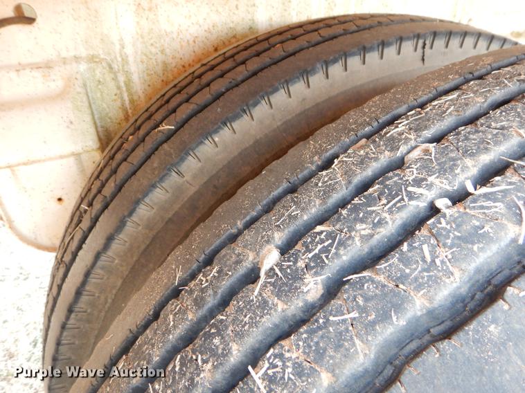 image for item FQ9647 2011 Galyean 130BB tank trailer