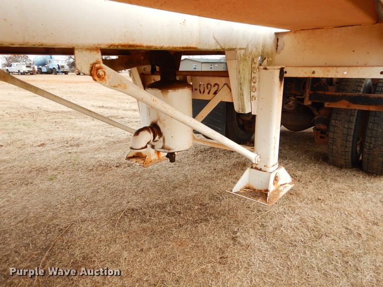 image for item FQ9647 2011 Galyean 130BB tank trailer