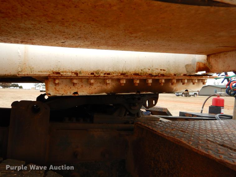 image for item FQ9647 2011 Galyean 130BB tank trailer