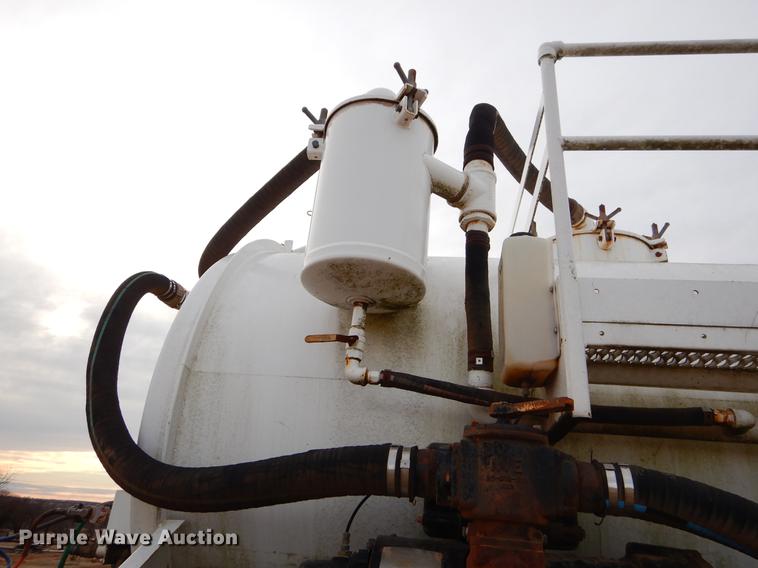 image for item FQ9647 2011 Galyean 130BB tank trailer