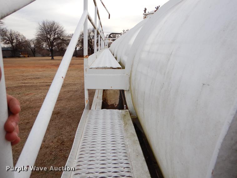 image for item FQ9647 2011 Galyean 130BB tank trailer