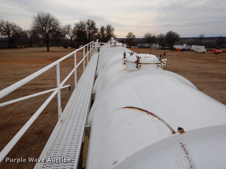 image for item FQ9647 2011 Galyean 130BB tank trailer