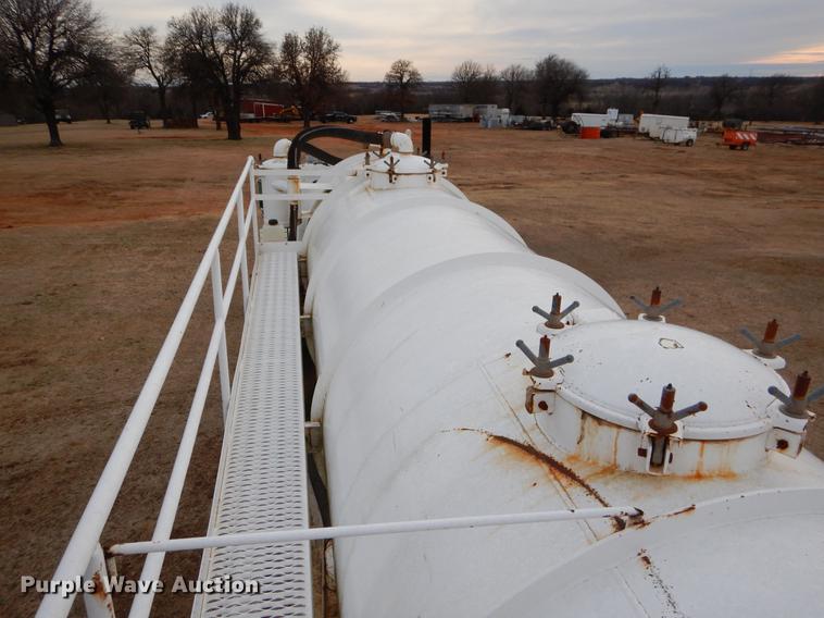 image for item FQ9647 2011 Galyean 130BB tank trailer