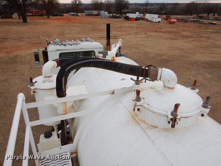 image for item FQ9647 2011 Galyean 130BB tank trailer