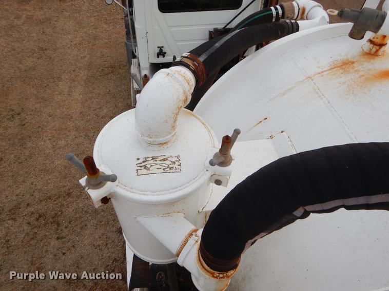 image for item FQ9647 2011 Galyean 130BB tank trailer