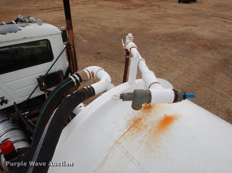 image for item FQ9647 2011 Galyean 130BB tank trailer