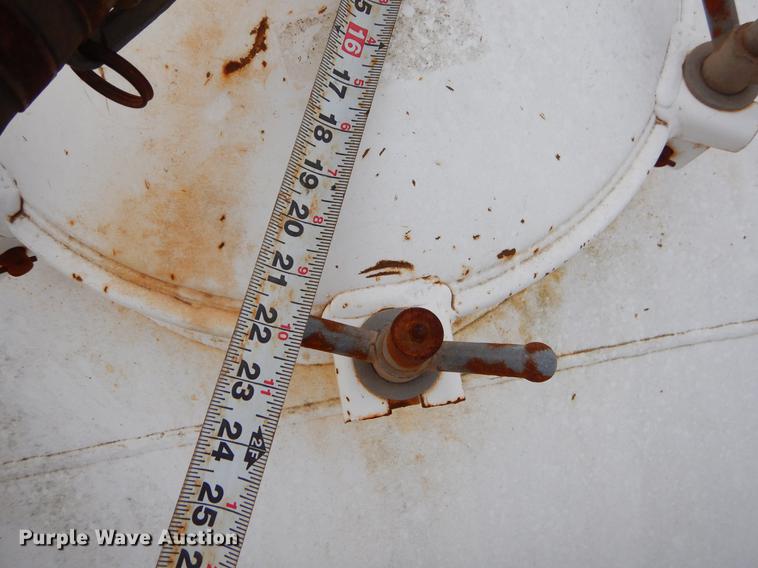 image for item FQ9647 2011 Galyean 130BB tank trailer