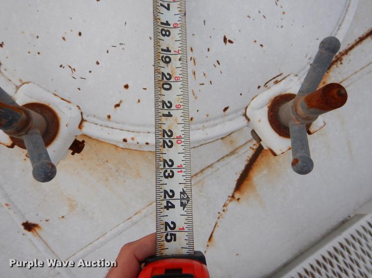 image for item FQ9647 2011 Galyean 130BB tank trailer