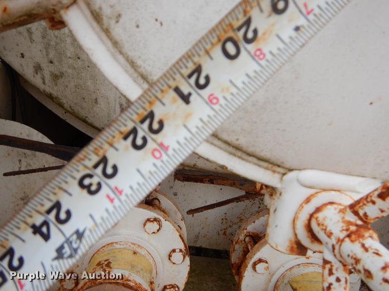 image for item FQ9647 2011 Galyean 130BB tank trailer