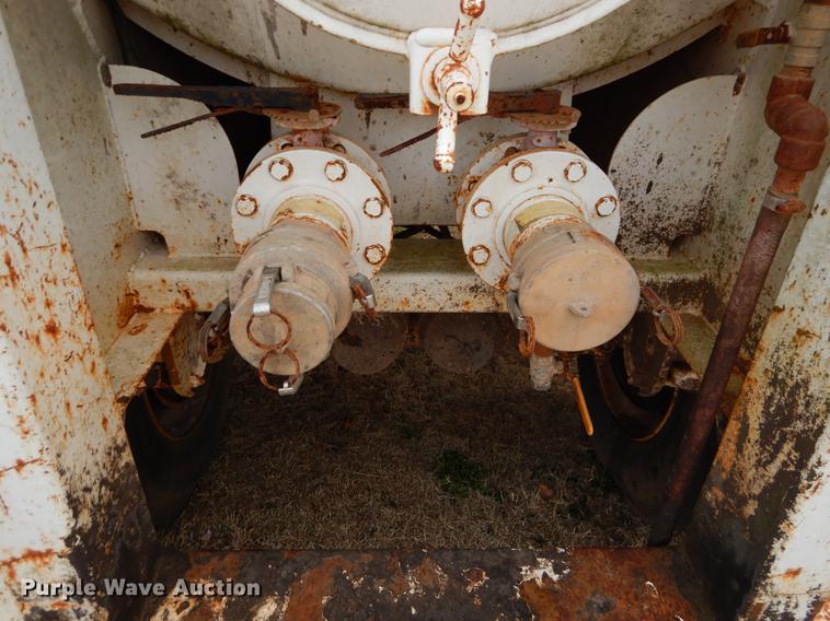 image for item FQ9647 2011 Galyean 130BB tank trailer