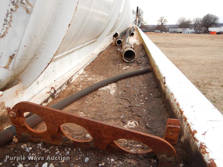 image for item FQ9647 2011 Galyean 130BB tank trailer