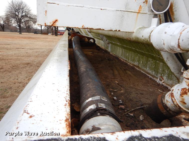 image for item FQ9647 2011 Galyean 130BB tank trailer