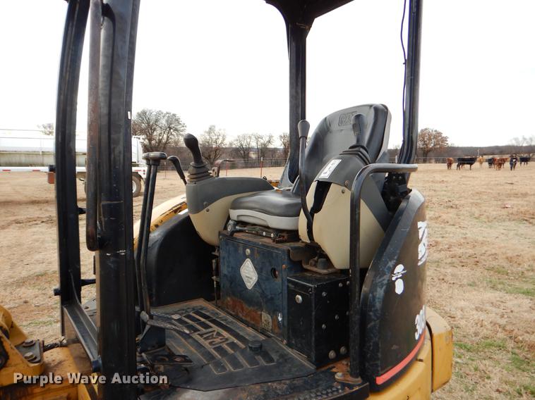 image for item FQ9648 2006 Caterpillar 303 CR mini excavator