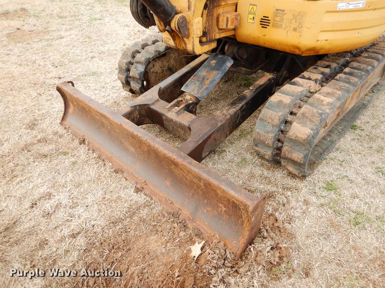 image for item FQ9648 2006 Caterpillar 303 CR mini excavator
