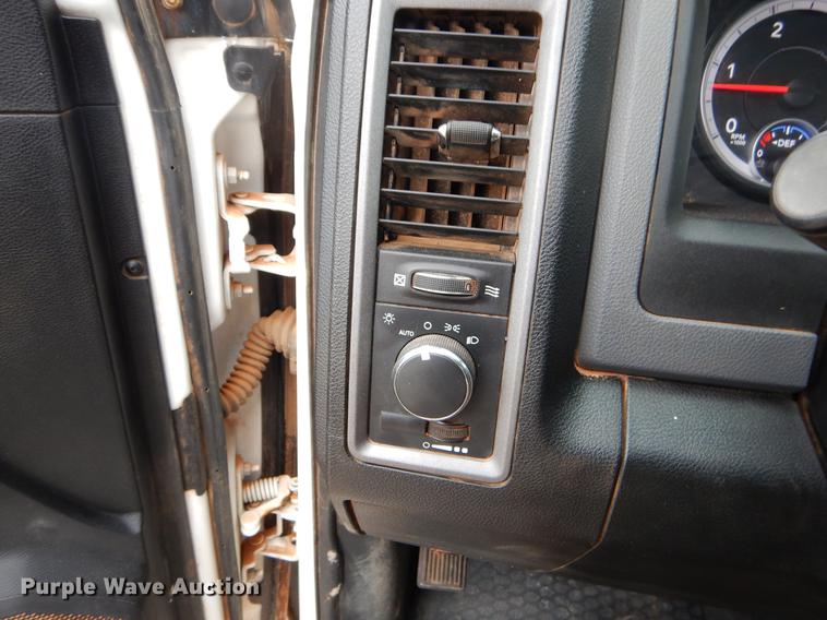 image for item FQ9705 2014 Dodge Ram 5500 Crew Cab flatbed truck