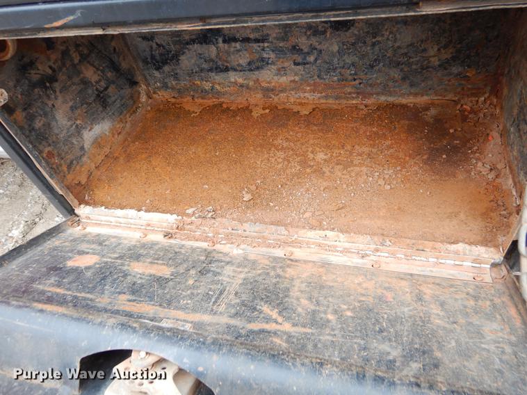 image for item FQ9707 2011 Ford F450 Super Duty Crew Cab flatbed truck with crane