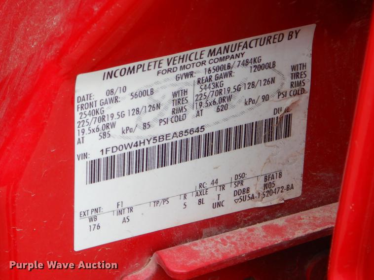 image for item FQ9707 2011 Ford F450 Super Duty Crew Cab flatbed truck with crane