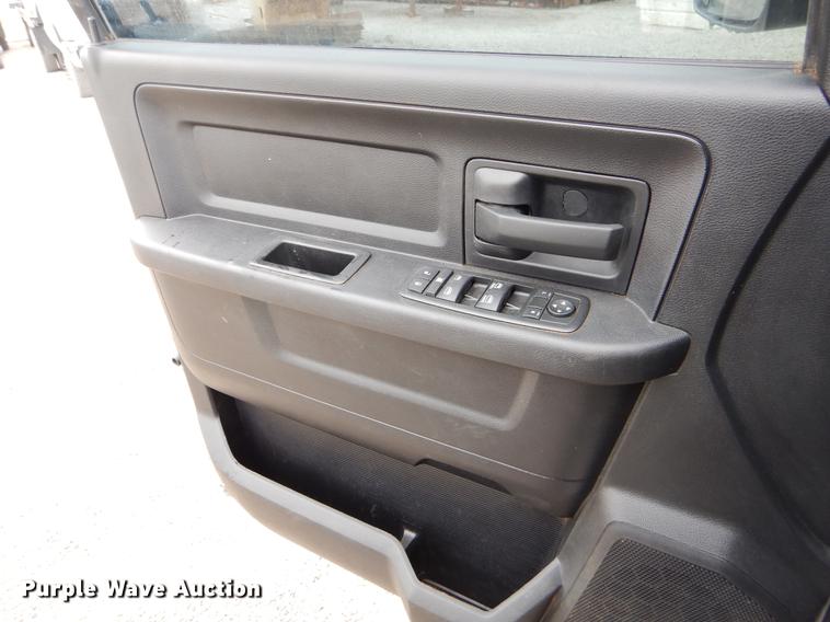 image for item FQ9709 2014 Dodge Ram 5500 Crew Cab flatbed truck