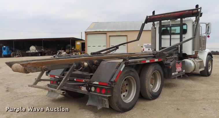 image for item L1489 2005 Peterbilt 378 roll off container truck