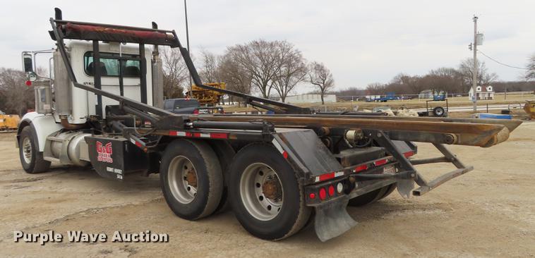image for item L1489 2005 Peterbilt 378 roll off container truck