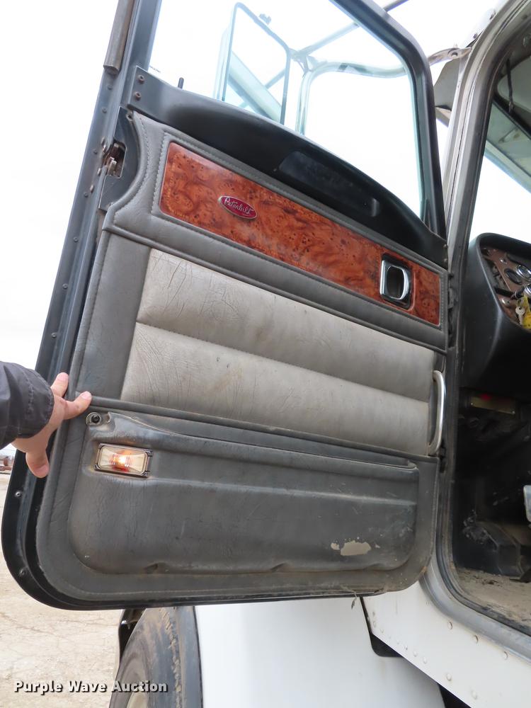 image for item L1489 2005 Peterbilt 378 roll off container truck