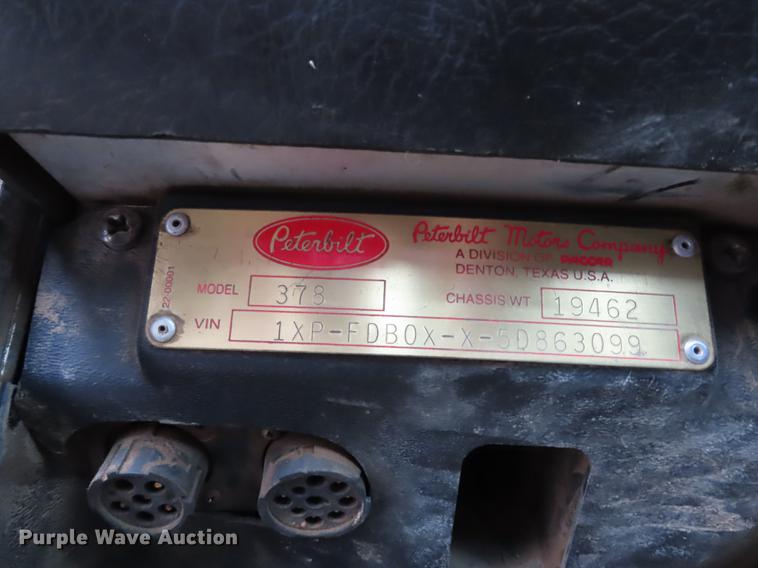 image for item L1489 2005 Peterbilt 378 roll off container truck