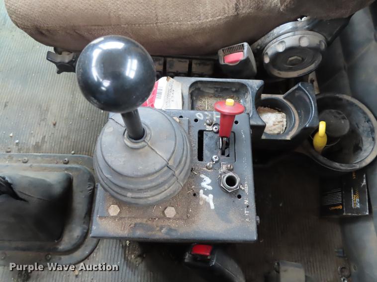 image for item L1489 2005 Peterbilt 378 roll off container truck