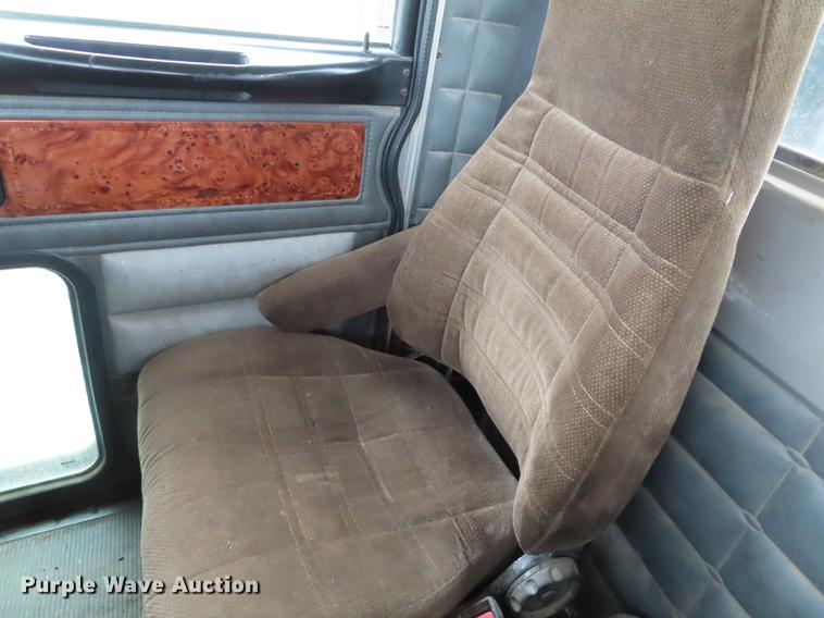 image for item L1489 2005 Peterbilt 378 roll off container truck