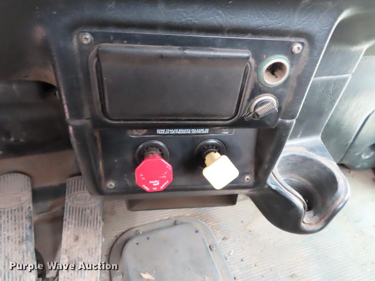 image for item L1489 2005 Peterbilt 378 roll off container truck