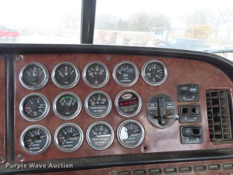 image for item L1489 2005 Peterbilt 378 roll off container truck