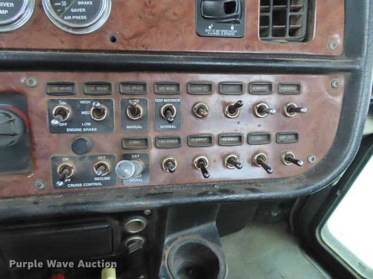 image for item L1489 2005 Peterbilt 378 roll off container truck