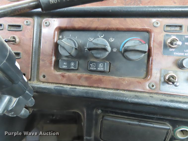 image for item L1489 2005 Peterbilt 378 roll off container truck