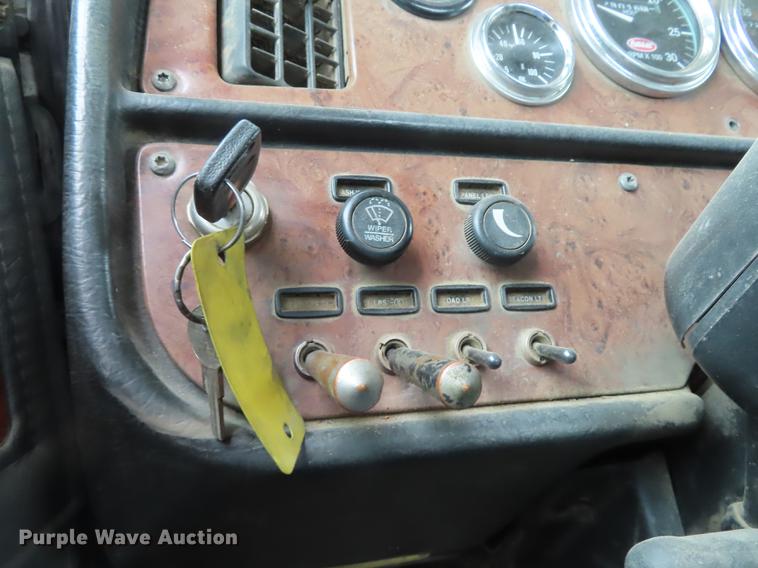 image for item L1489 2005 Peterbilt 378 roll off container truck