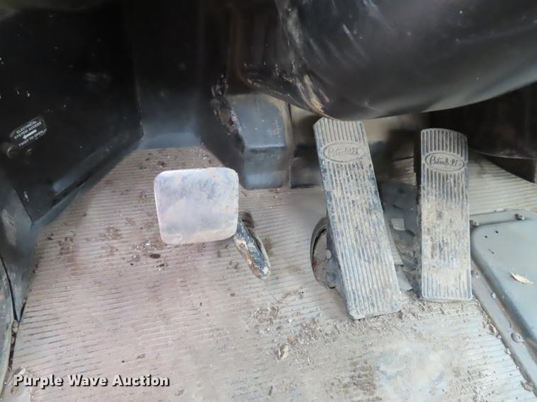 image for item L1489 2005 Peterbilt 378 roll off container truck