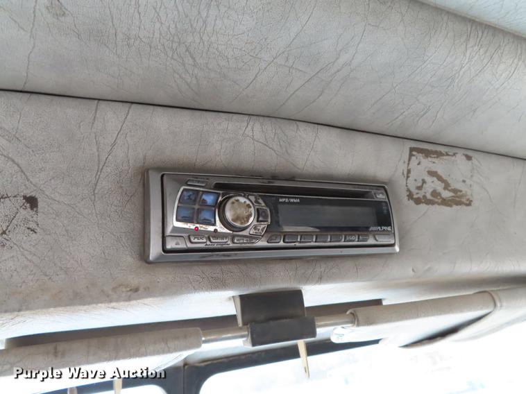 image for item L1489 2005 Peterbilt 378 roll off container truck