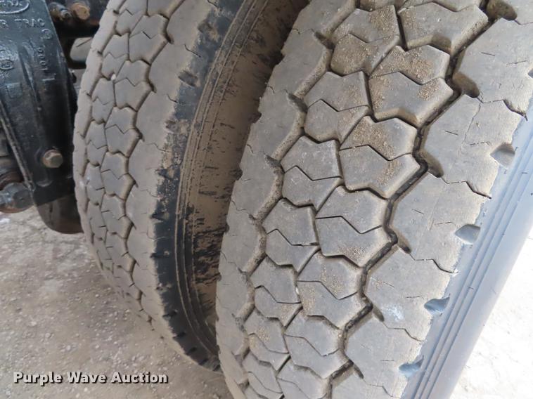 image for item L1489 2005 Peterbilt 378 roll off container truck