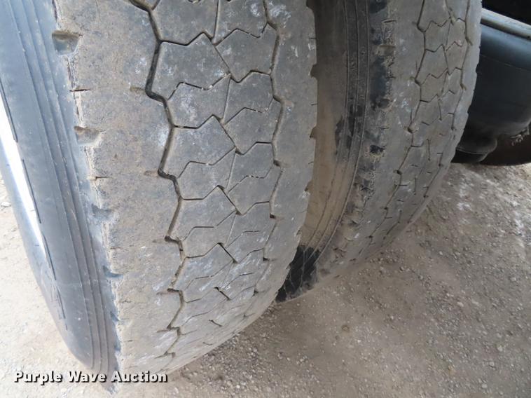 image for item L1489 2005 Peterbilt 378 roll off container truck