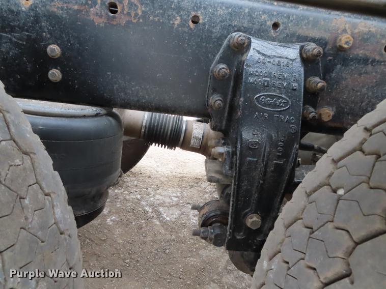 image for item L1489 2005 Peterbilt 378 roll off container truck