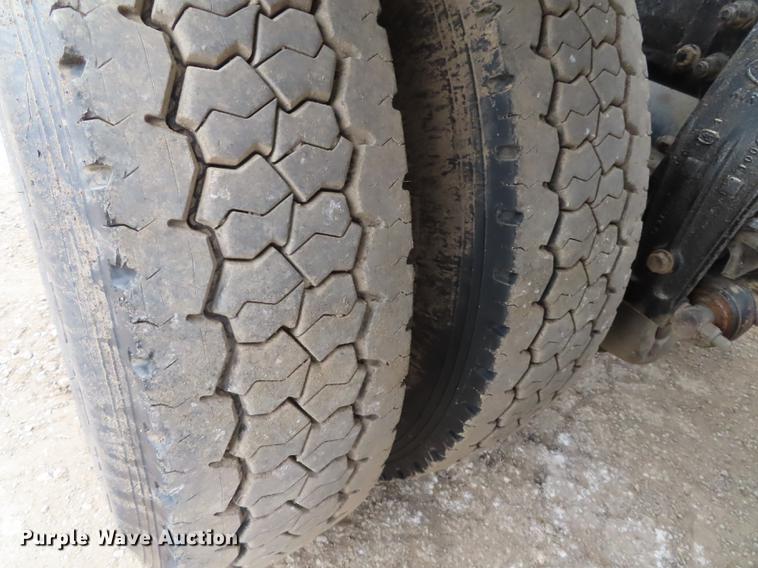 image for item L1489 2005 Peterbilt 378 roll off container truck